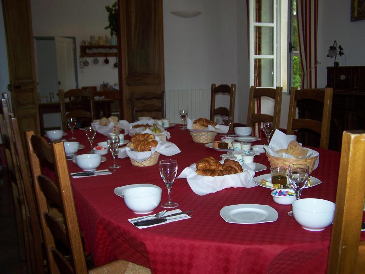 Les Cigales Bed and Breakfast Charols Buitenkant foto