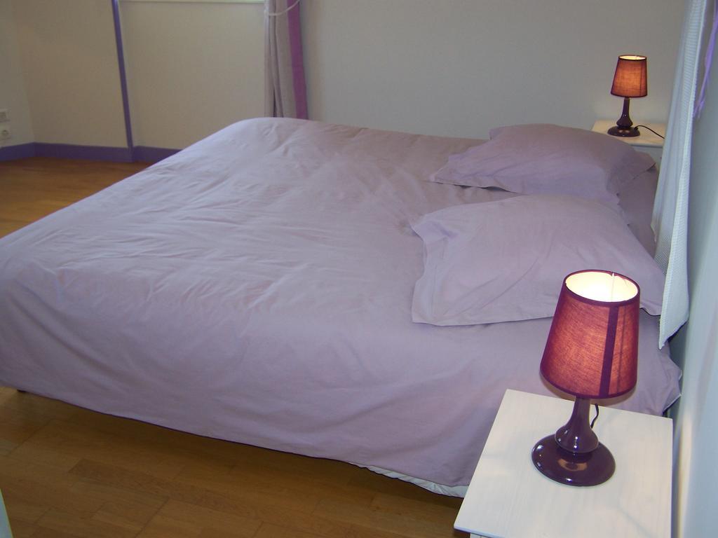 Les Cigales Bed and Breakfast Charols Kamer foto