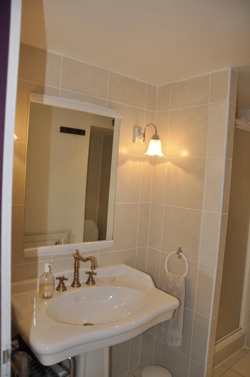 Les Cigales Bed and Breakfast Charols Buitenkant foto