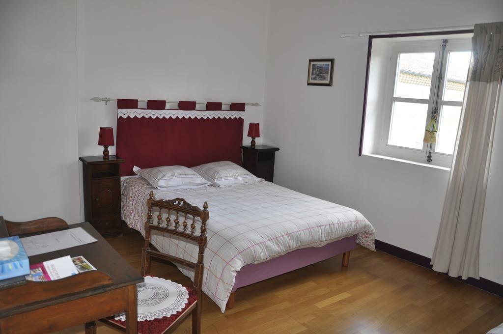 Les Cigales Bed and Breakfast Charols Buitenkant foto