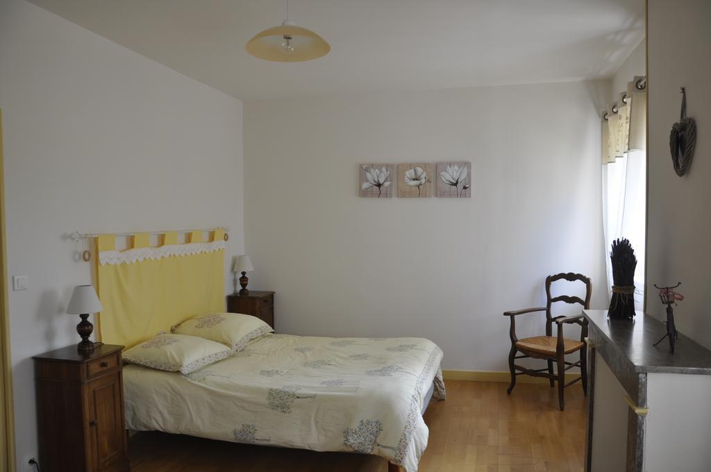 Les Cigales Bed and Breakfast Charols Buitenkant foto