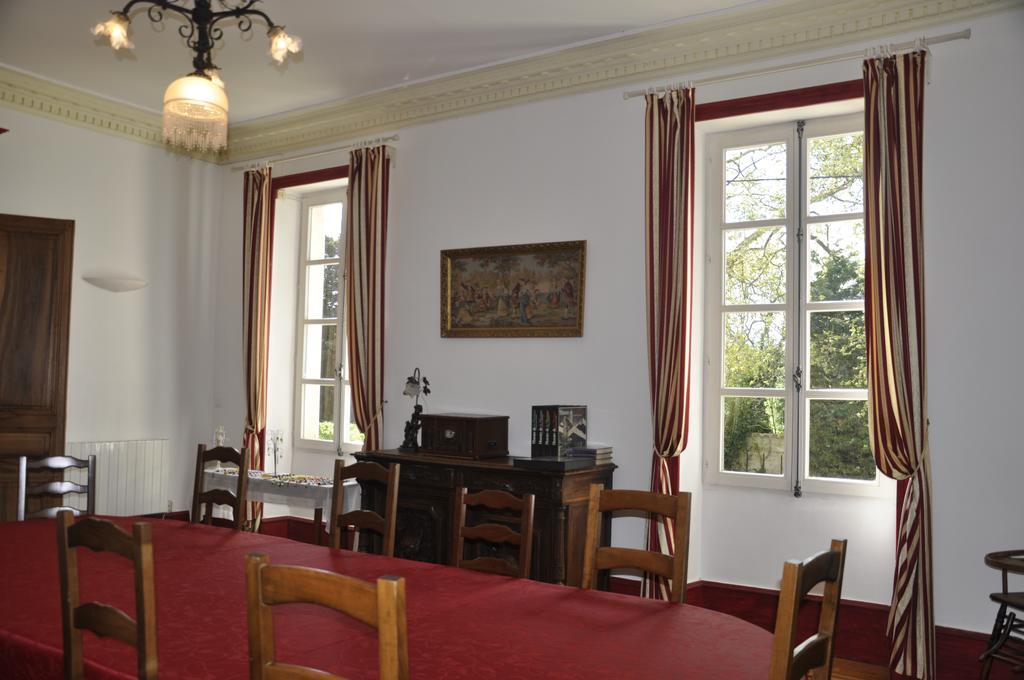Les Cigales Bed and Breakfast Charols Buitenkant foto