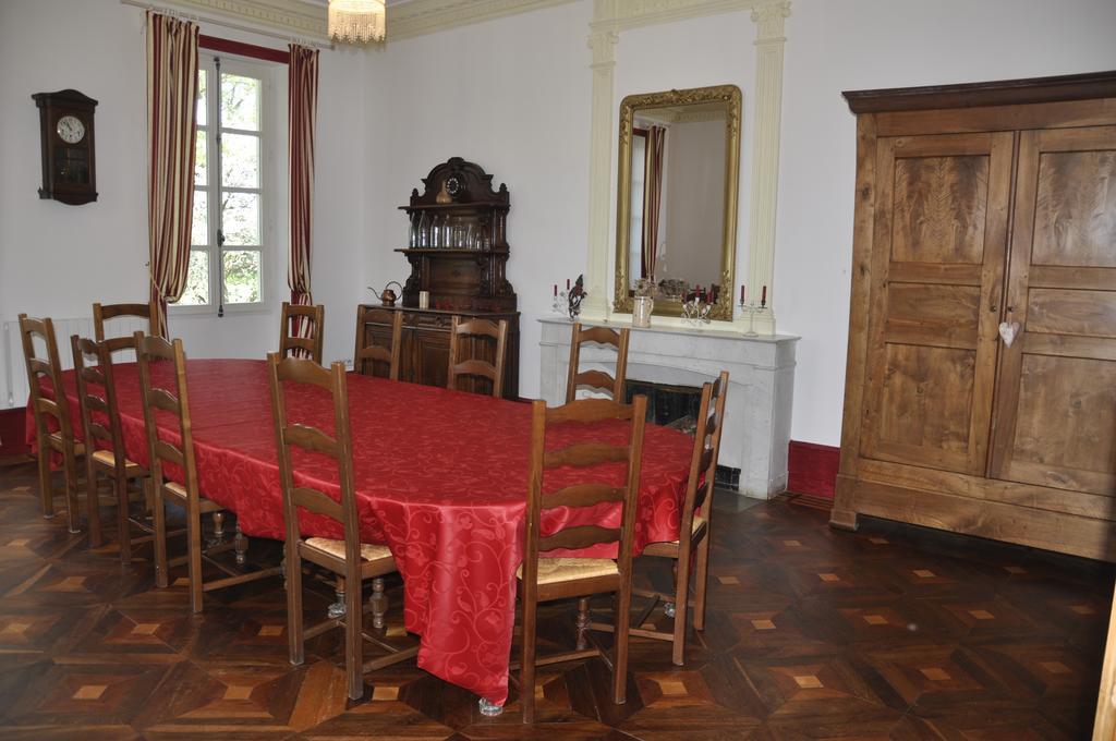 Les Cigales Bed and Breakfast Charols Buitenkant foto