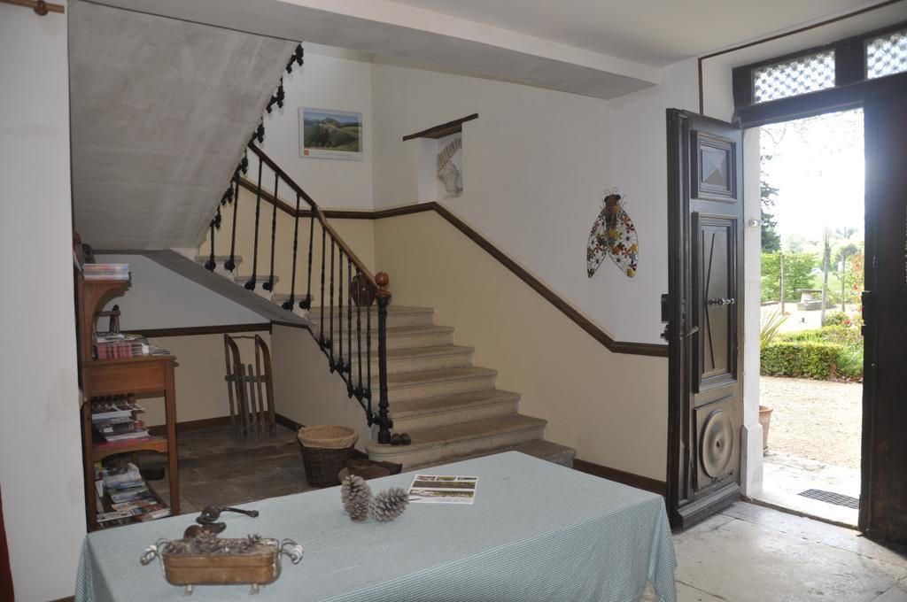 Les Cigales Bed and Breakfast Charols Buitenkant foto
