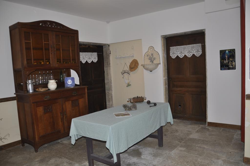 Les Cigales Bed and Breakfast Charols Buitenkant foto
