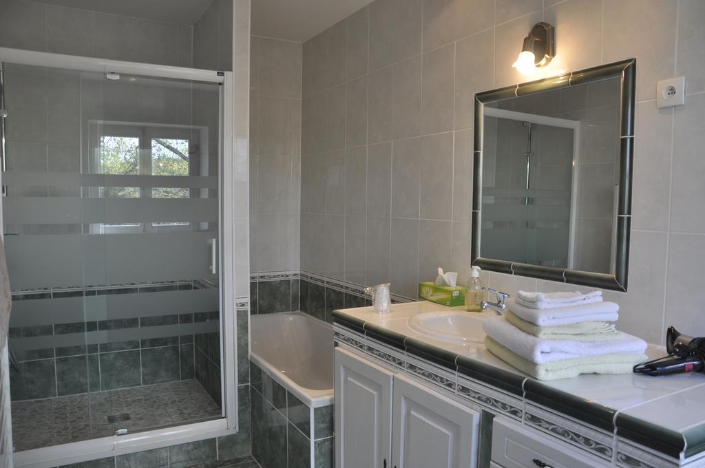 Les Cigales Bed and Breakfast Charols Buitenkant foto