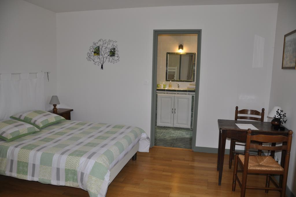 Les Cigales Bed and Breakfast Charols Buitenkant foto