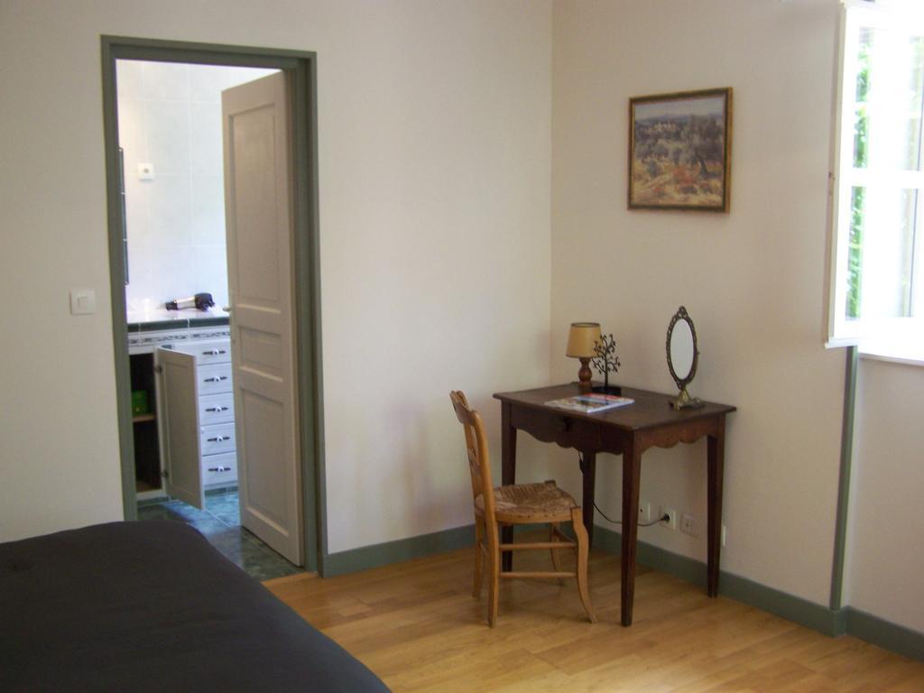 Les Cigales Bed and Breakfast Charols Buitenkant foto